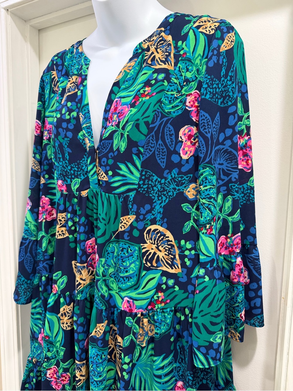 Lilly Pulitzer Gabriel Size 12
Tunic Dress Low Tide Navy Life Of The Party - Picture 3 of 16